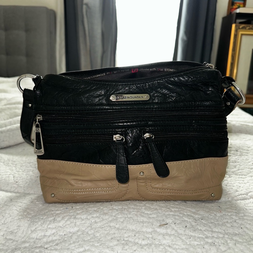 Stone Mountain Accessories Black and Tan Bag